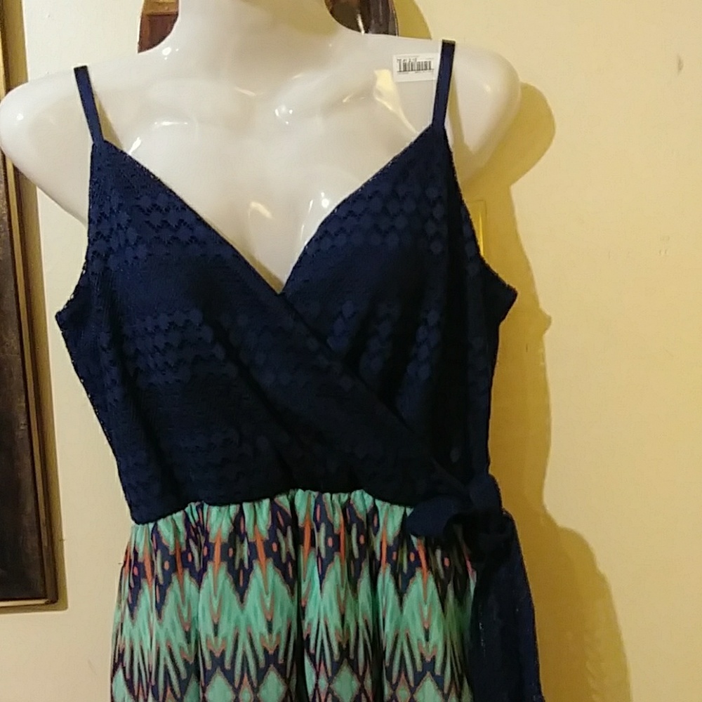 Dress - Picture 3 of 4